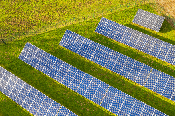 Parc photovoltaique au sol sur terrain agricole